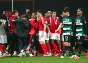 关于中场组织稳健，带领球队赢得比赛的信息