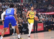 西亚卡姆关键节点挺进下一轮，雄鹿带队取胜！的简单介绍